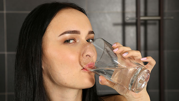 Sasha Sparrow - Gushing Debut