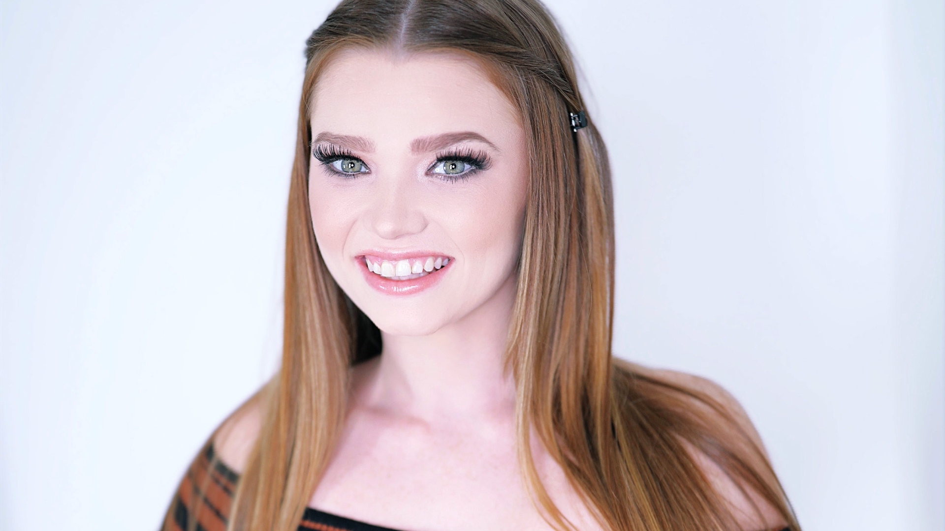 Amateur Allure Introduces Mazy Myers, Petite Bartender Gives Head, Gets Fucked and Swallows