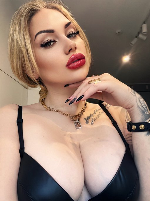 Goddess Misha Goldy Femdom