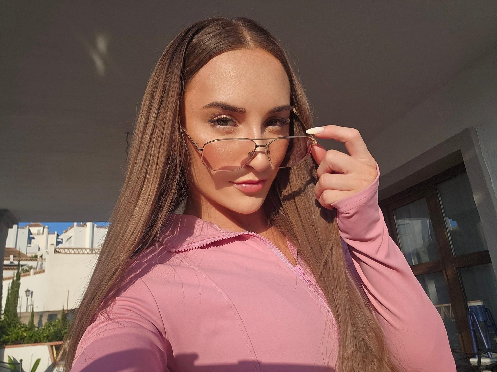 Photo HD Hannah James - 8