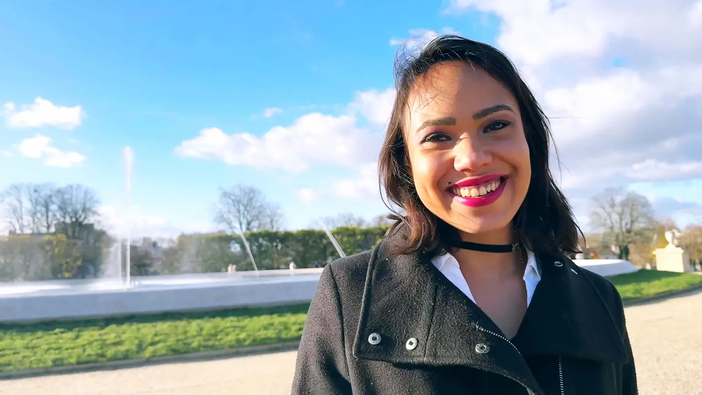 Christina, 30 years old, salesperson in Paris!