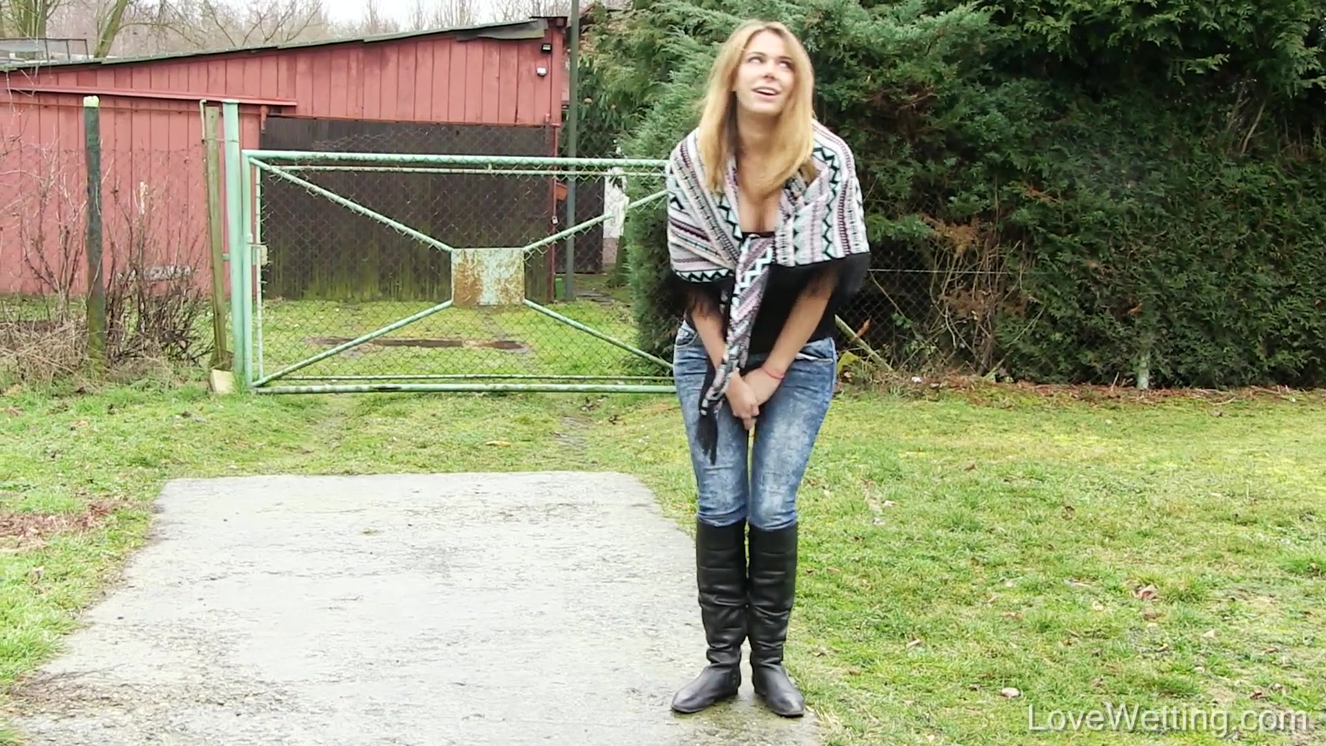 Ani Blackfox - Pissing Scene