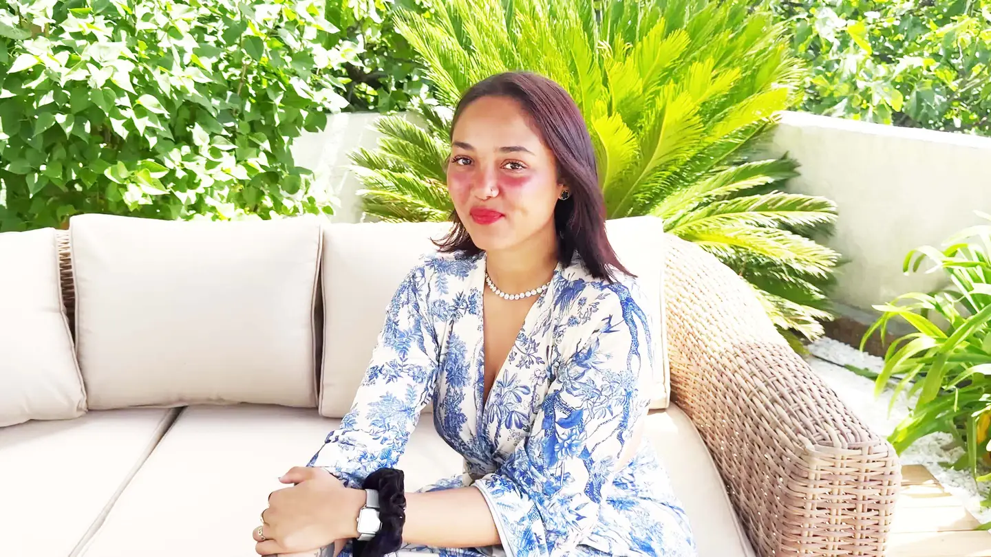 Elektra, 22 years old, accounting manager in Cannes!