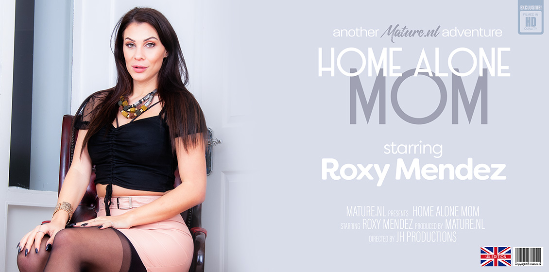 When Hot mom Roxy Mendez is ahome alone she gets wet and wild