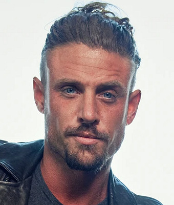 Chris Scandal Fessée