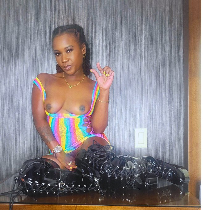 Queen Ava Masturbation