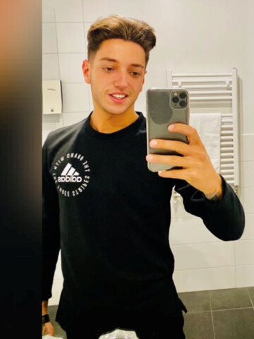 Joey Shaw Hung Young Brit