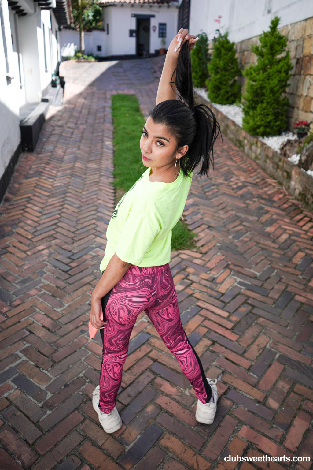 Lola Canales Gorge profonde