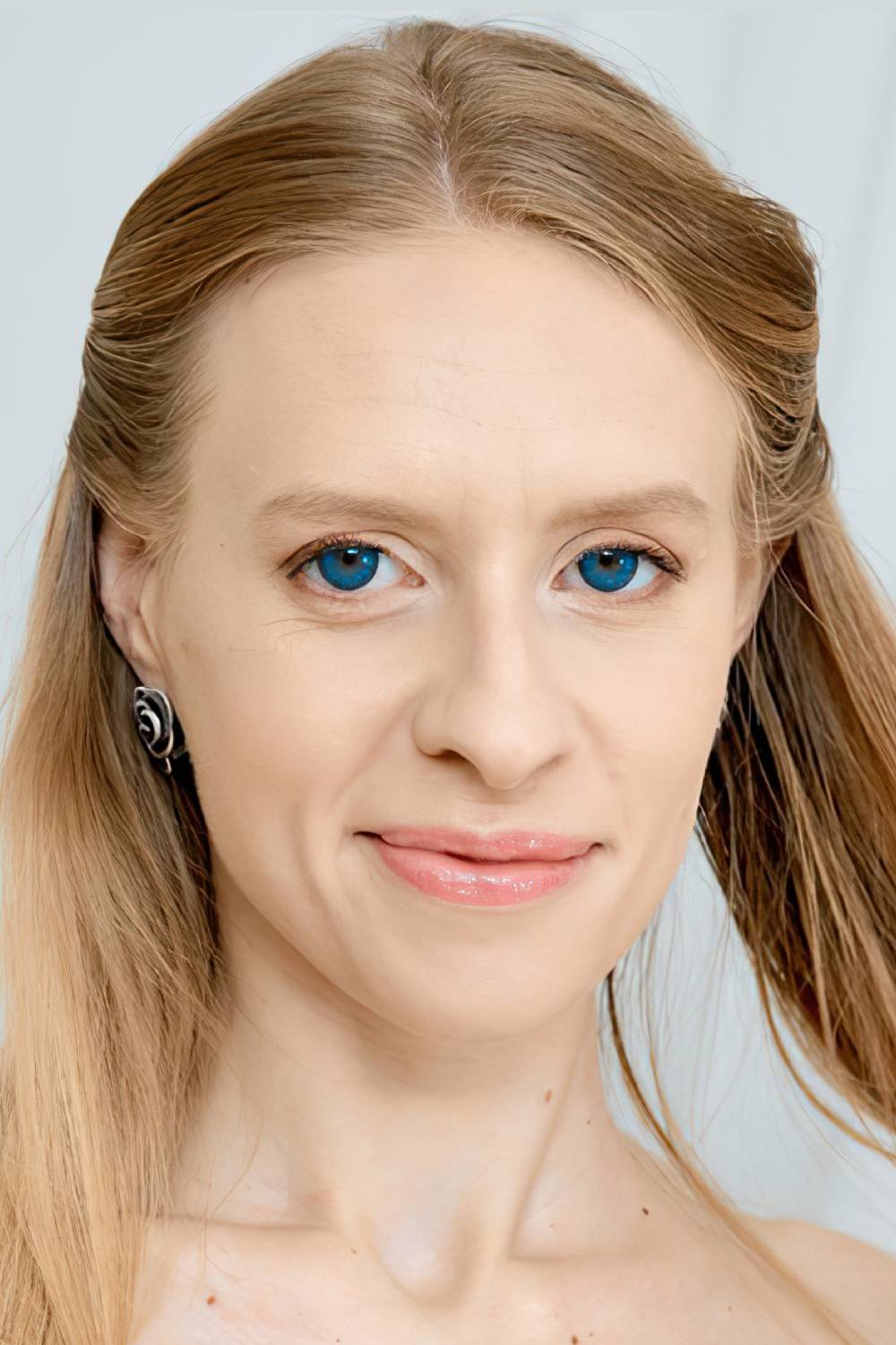 Nikki Riddle Fisting