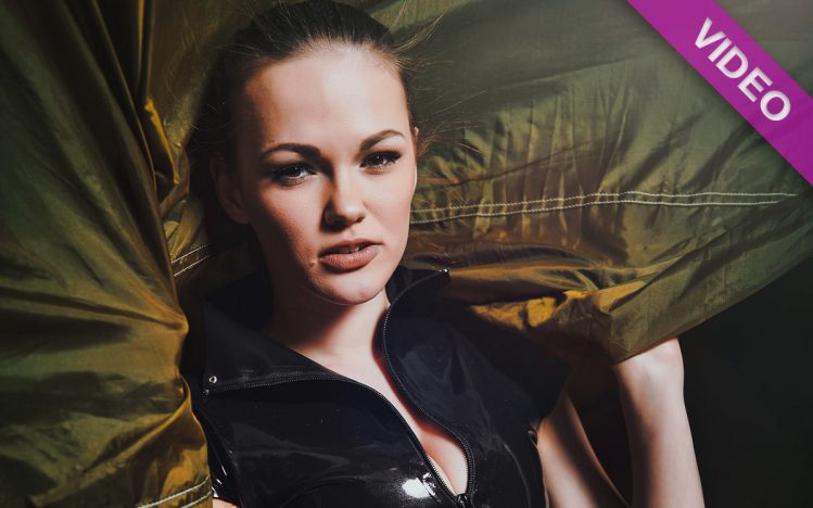 #190 – Parachute latex girl