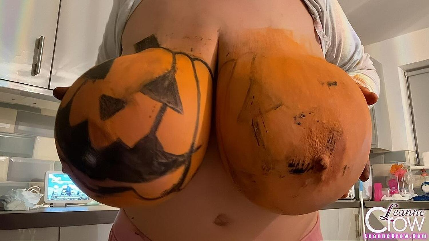 Leanne Crow - Webcam 23
