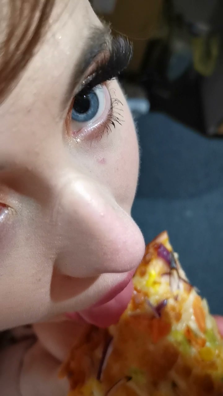 18 Year Old Student Eats Pizza With Huge Cumshot All Over It