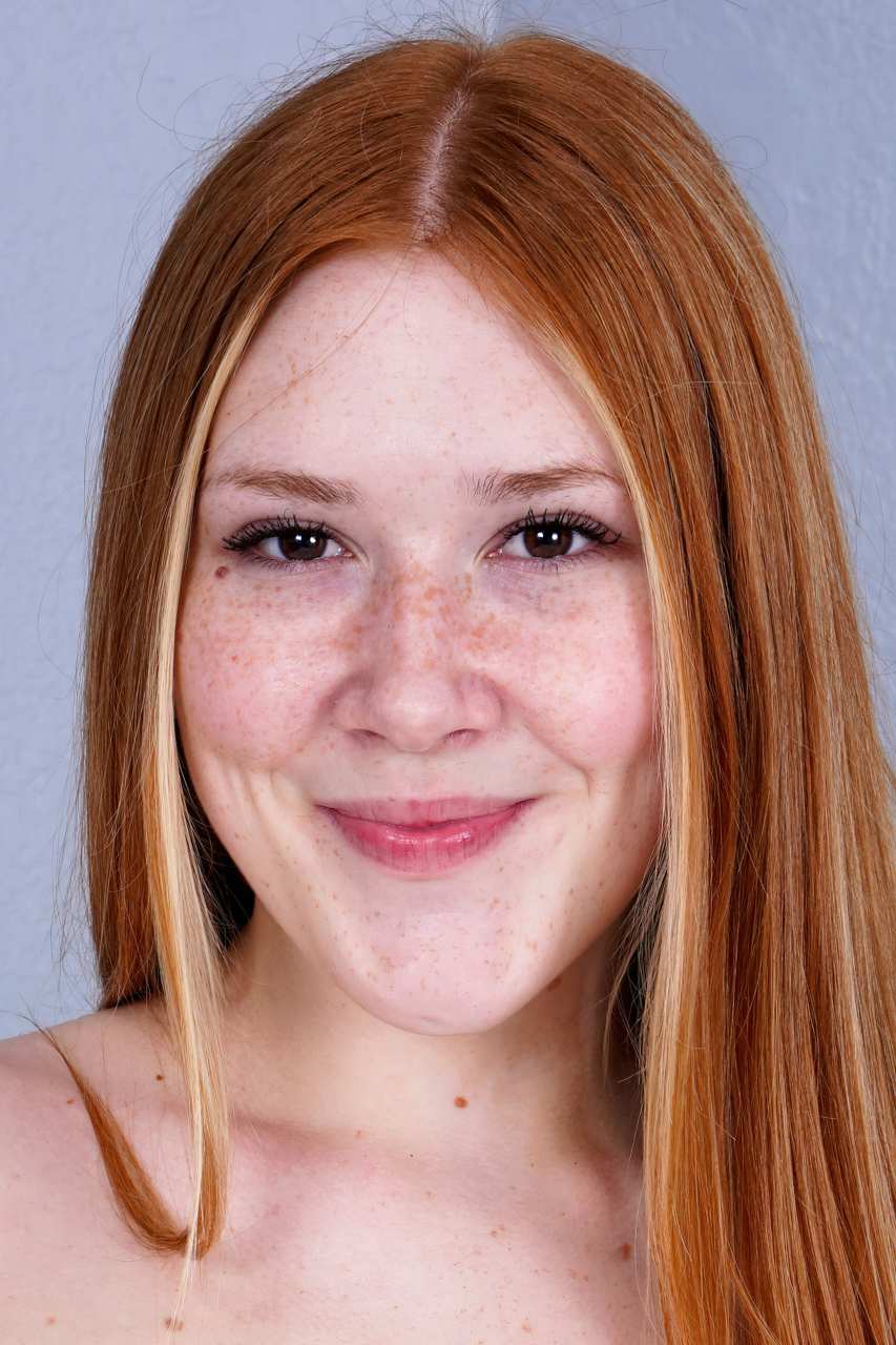 Harper Red Hussie Pass