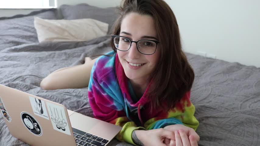 Netflix & Chill - A GFE Suck & Fuck