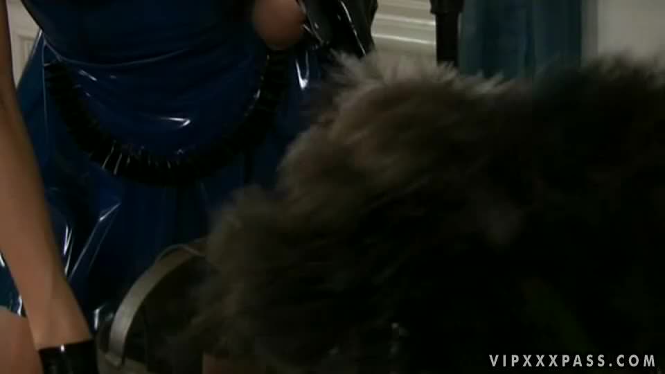 Maid in Fetish Chamber