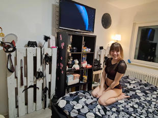 Movie night ends in a hot FUCKPARTIE !!