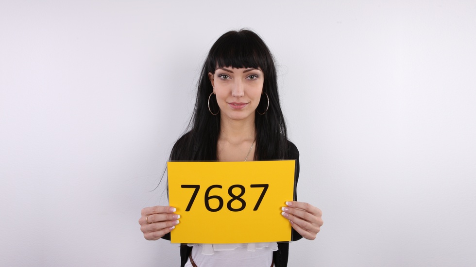 7687