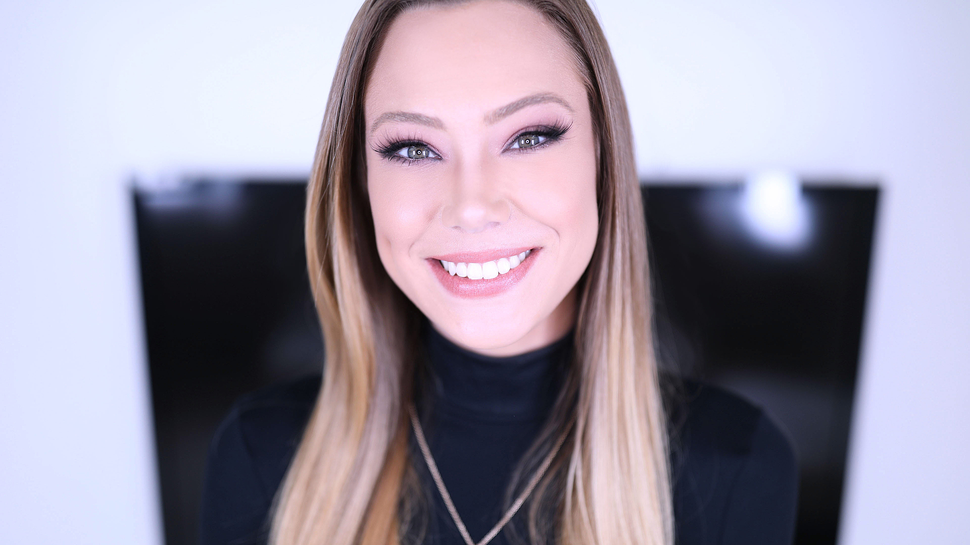 Amateur Allure Welcomes Avery Cristy For a Blowjob, Fuck and Cum Swallow