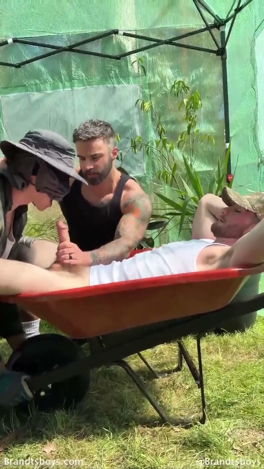 Jordan Shows The New Guy His Favorite Lawn to Service