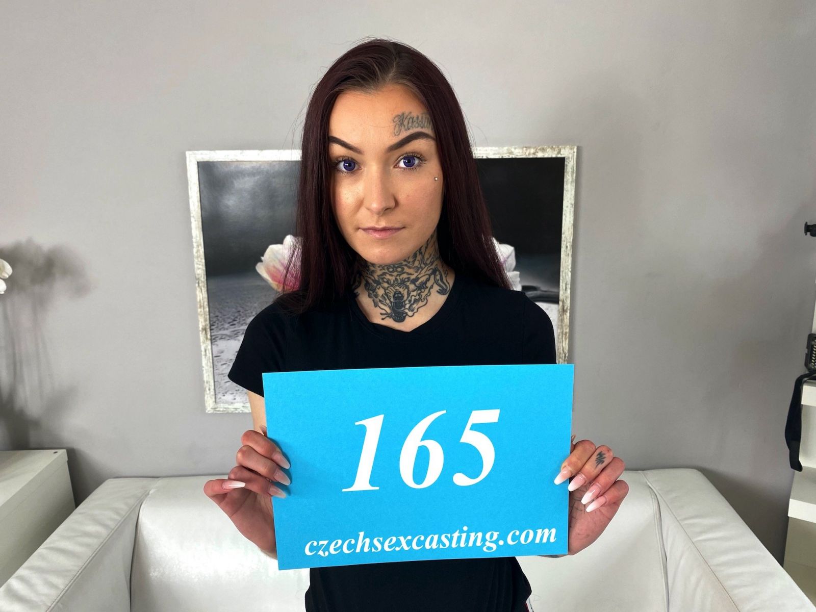 Tattooed girl fucks after photoshoot