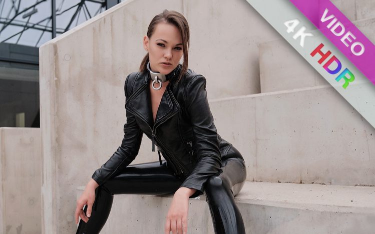 #335 Leather & Latex girl