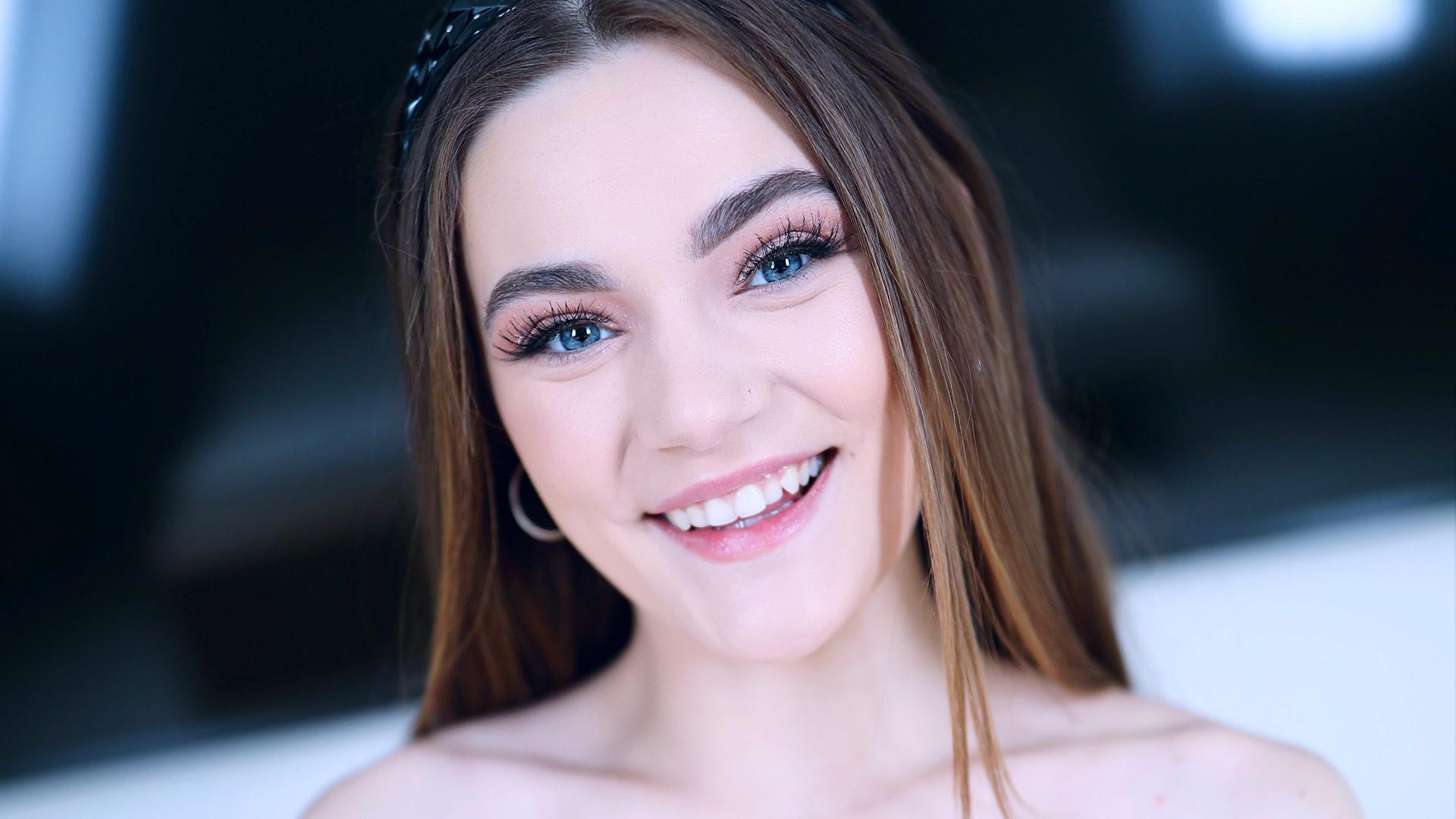 Amateur Allure Introduces Juniper Ren, a Cute Retail Worker Gets Really Turned On Giving Head