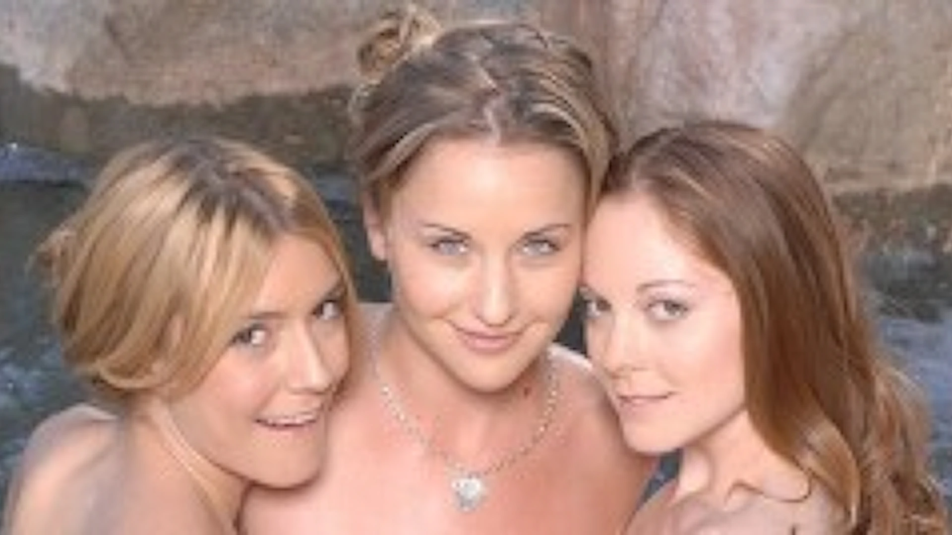 Scarlett and Elli do Some Dirty with Maxine!