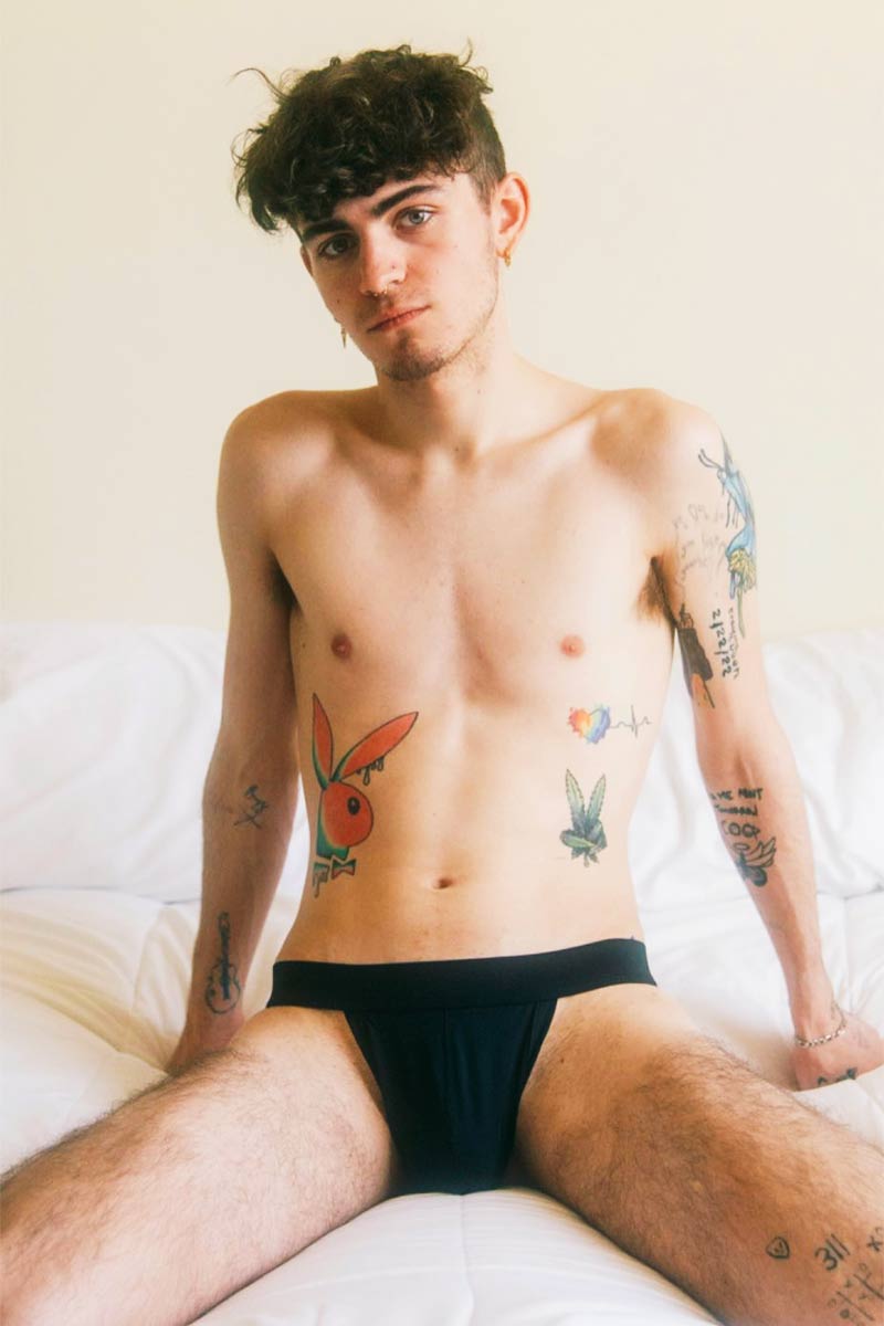 Photo HD August James - 3