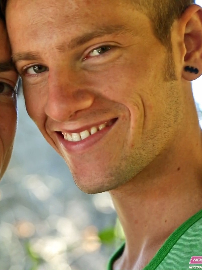 Elliot Vance Next Door Twink