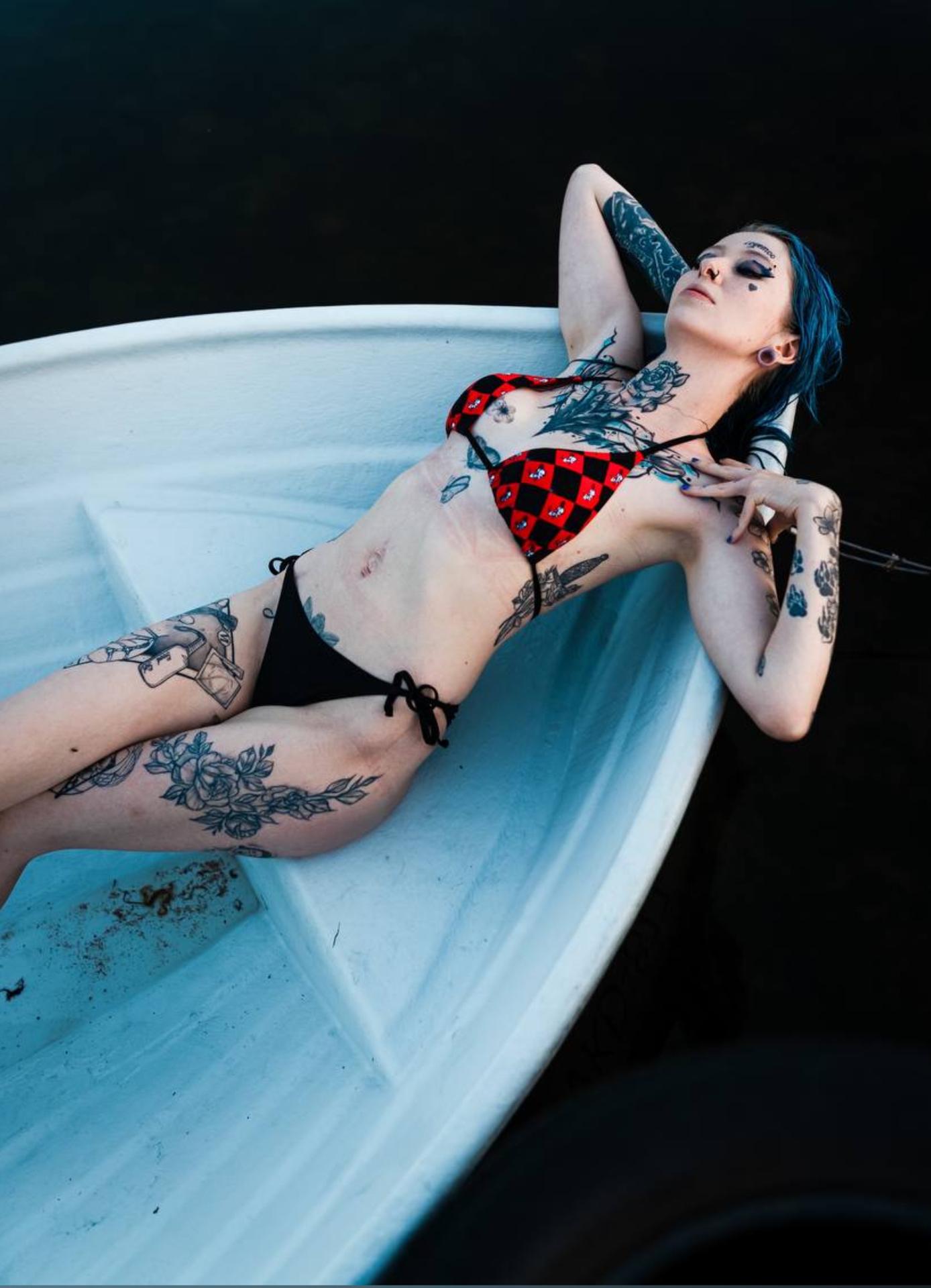 Photo HD Coy Emo - 1