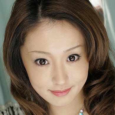 Shiho Nakanishi Fessée