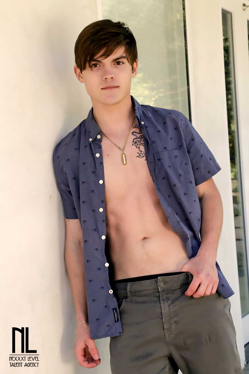 Tyler Cruise Fessée