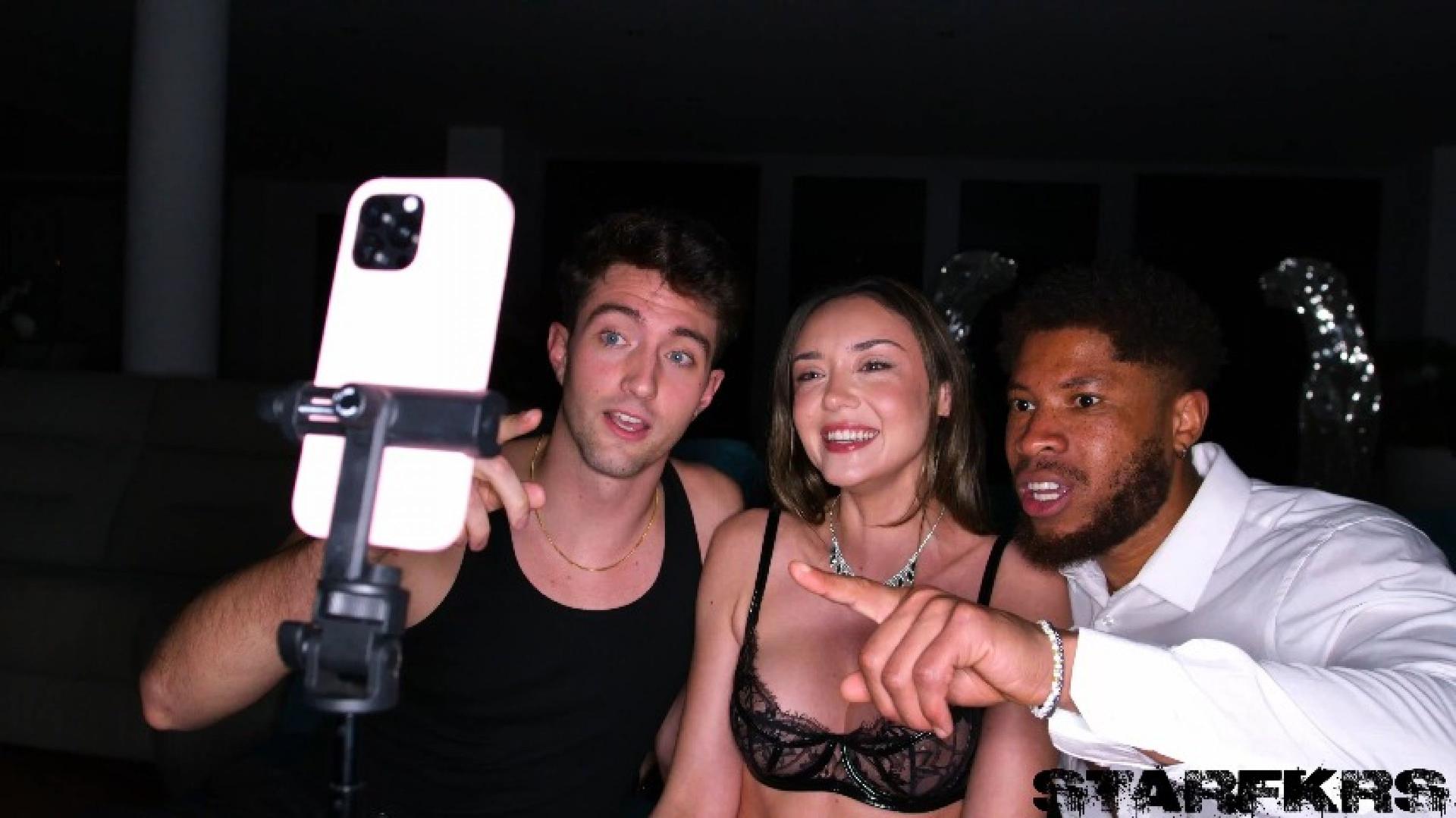 Catherine Knight Gets Strippers to FUCK her on Livestream