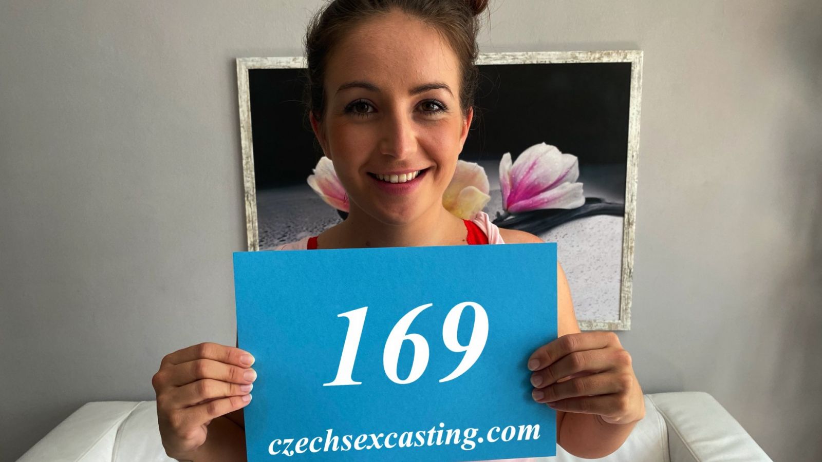 Amateur whore gets bitch fucked in casting