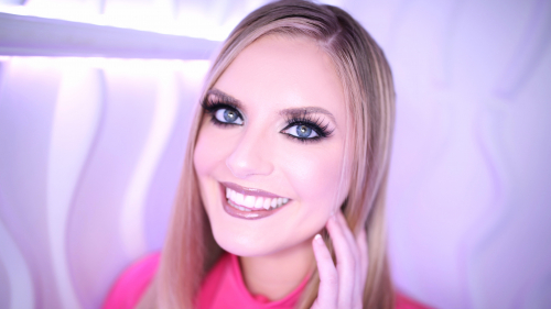 Swallow Salon Features Dresden Showing Off Her Oral Talents