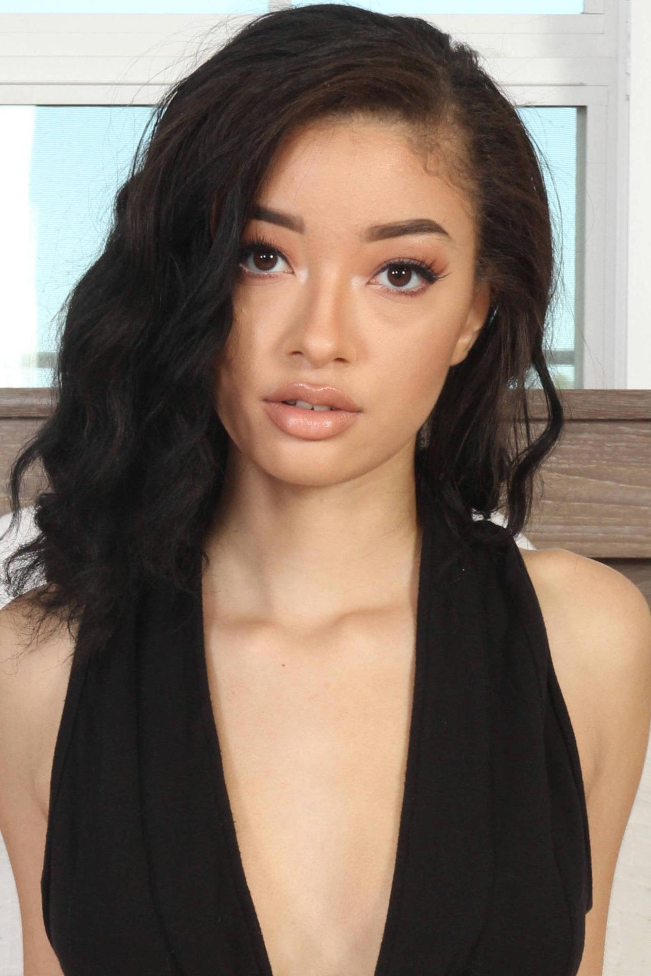 Scarlett Bloom We Live Together