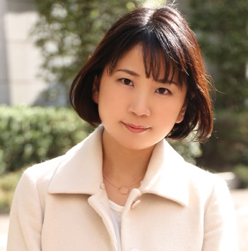 Yuzuki Wakana Branlette avec les pieds