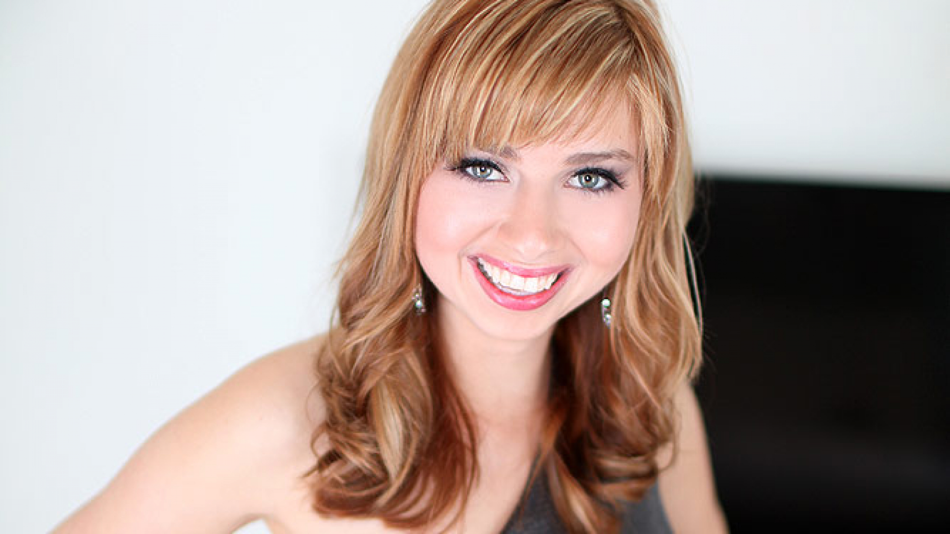 Mia Jemsen (aka Molly Bennett) Teen Beauty Loves Swallowing Cum!