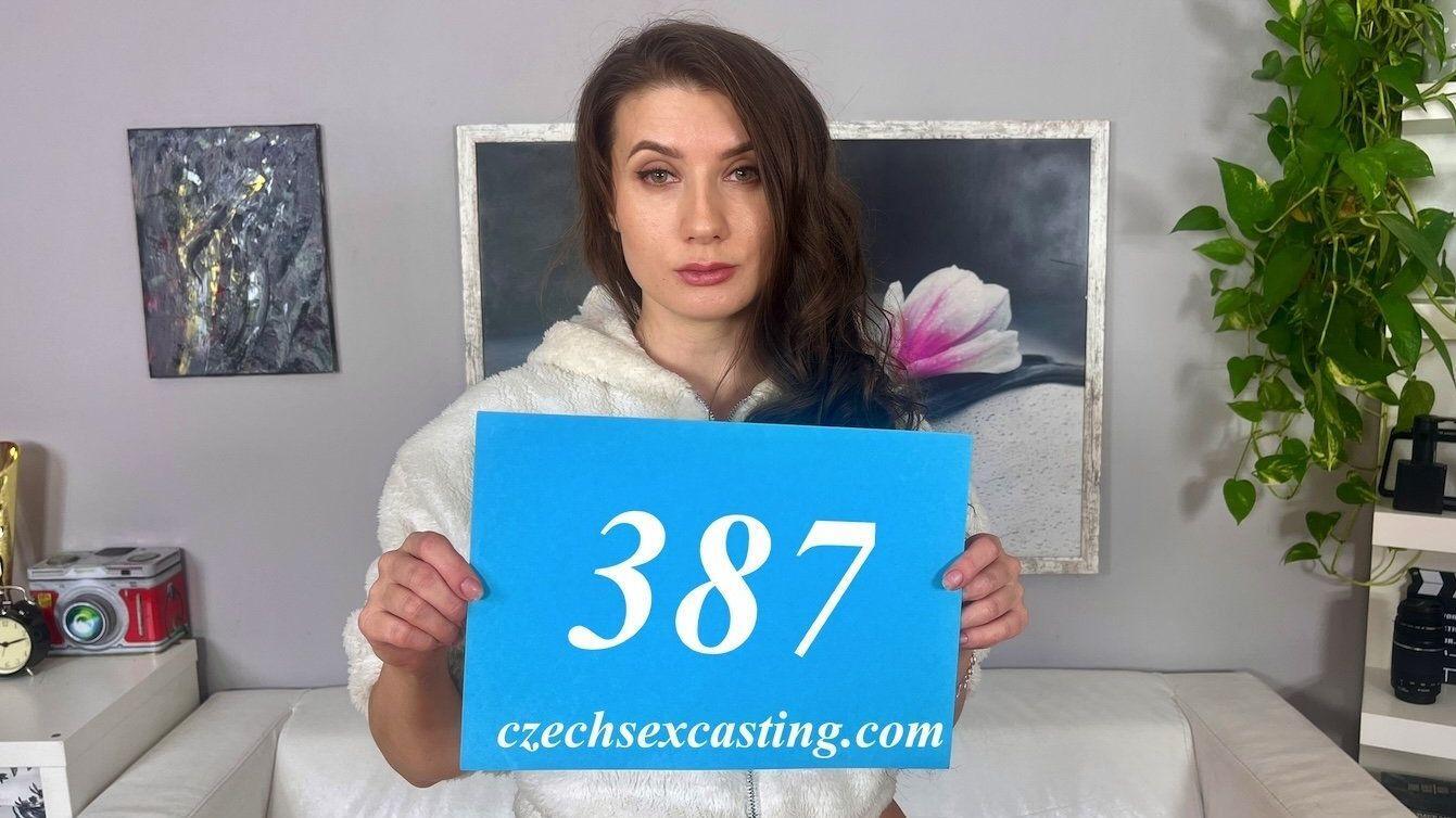 Hard anal sex during a casting photoshoot