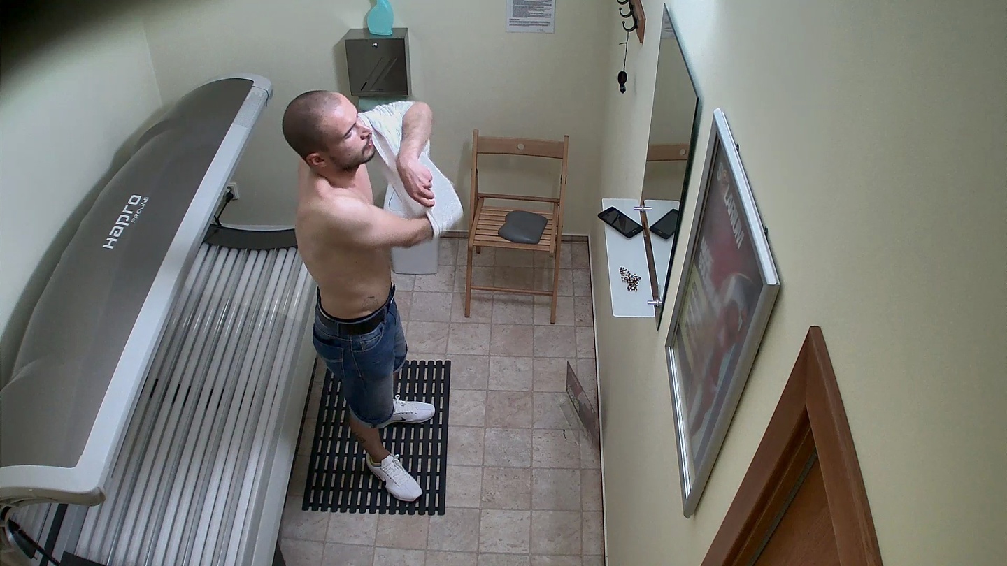 Buff Bald Stud Caught Fully Exposed