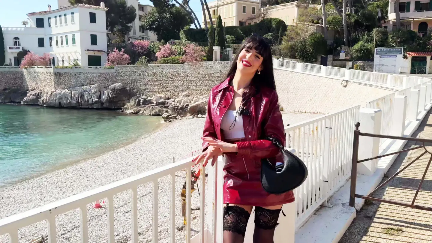 Lola, 25 years old, from Nice!