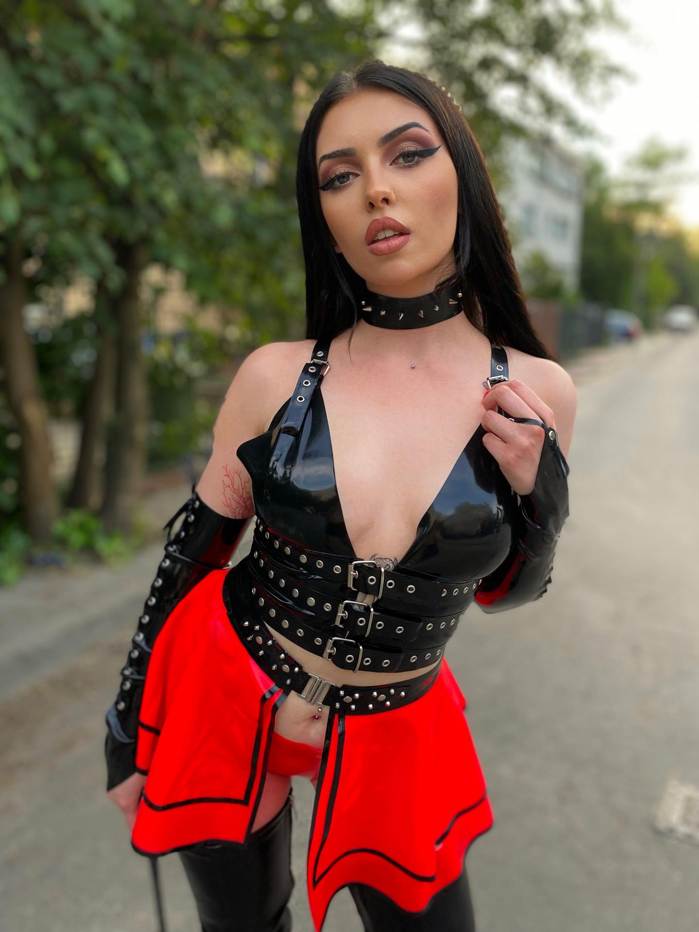 Mistress Glamorous BDSM