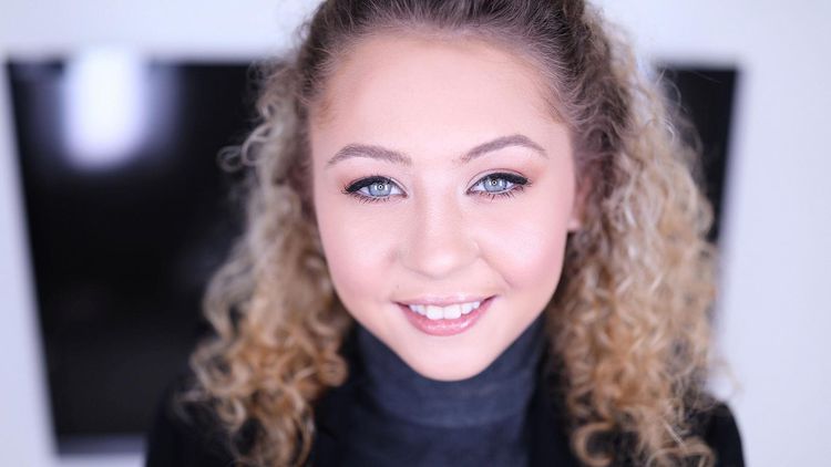 Amateur Allure Presents Allie Addison Getting Banged and Swallowing Cum