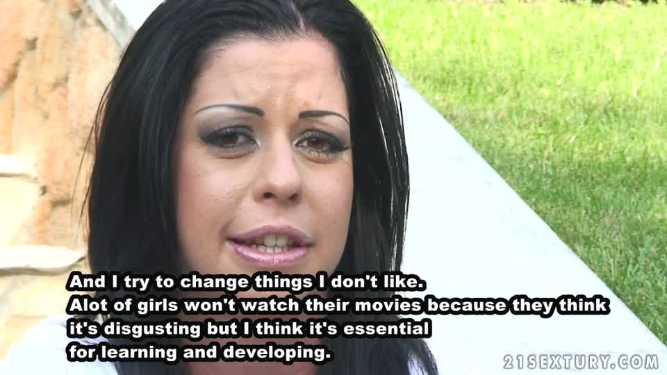 Interview with Larissa Dee