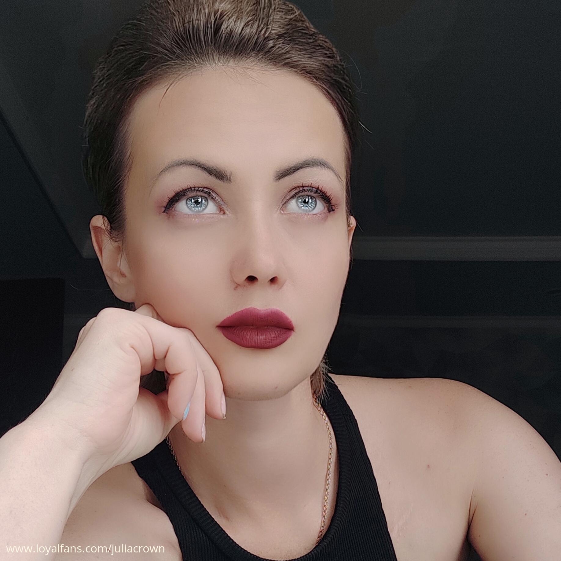 Julia Crown