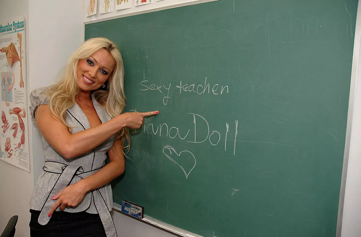 Diana Doll fucking in the desk with her high heels