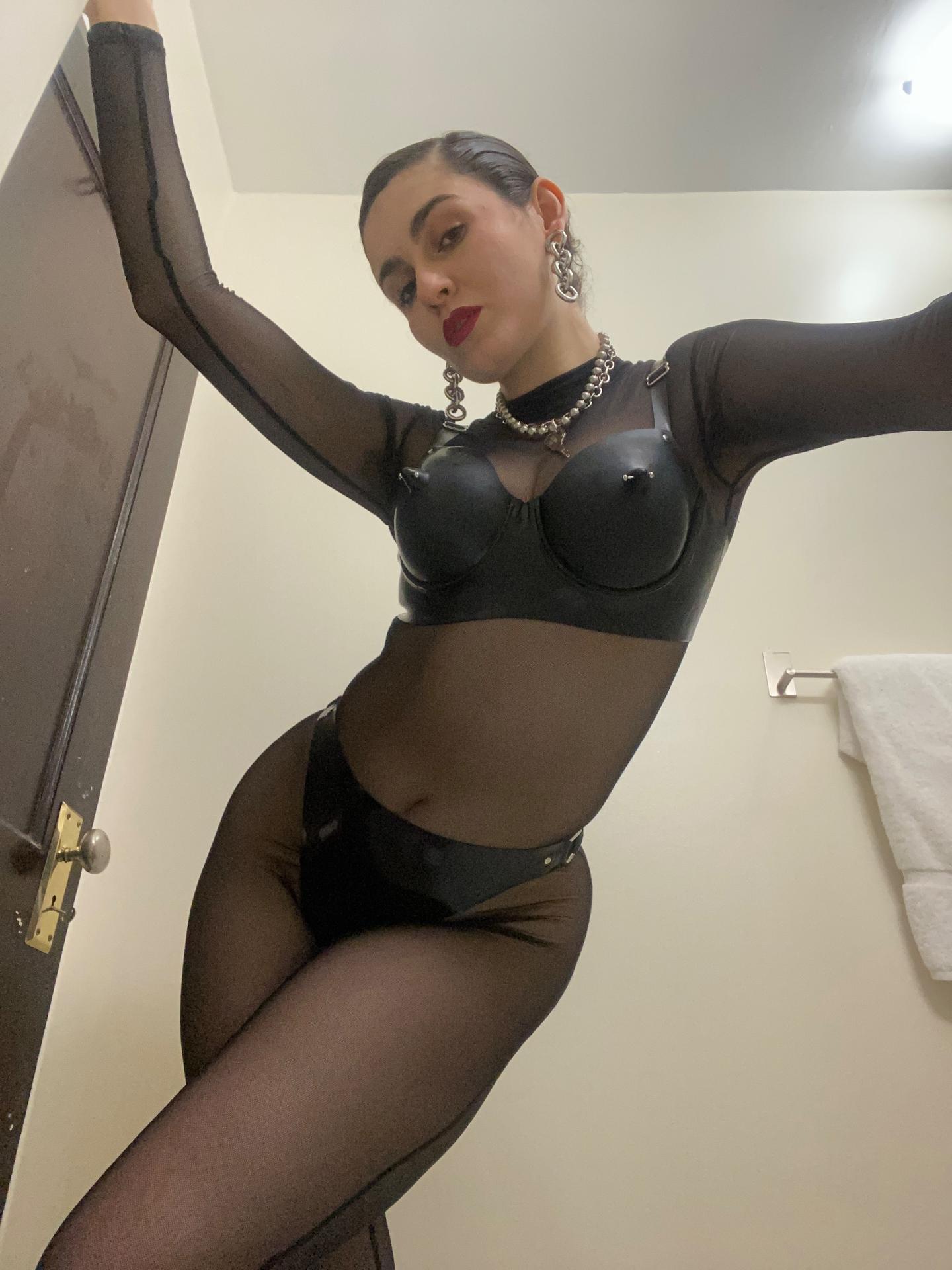 Mistress Violeta Felix Fisting