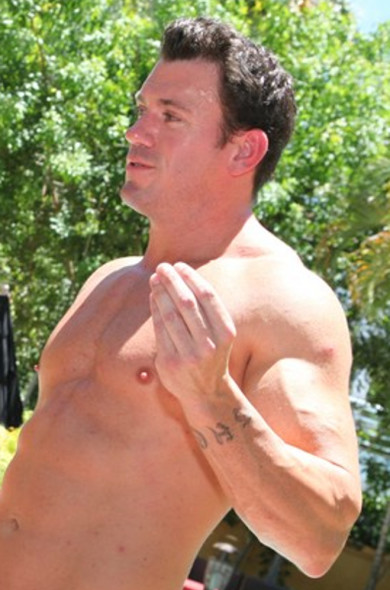 Photo HD Emerge Victorious - 2