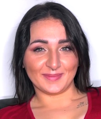 Mathilda Branlette avec les pieds