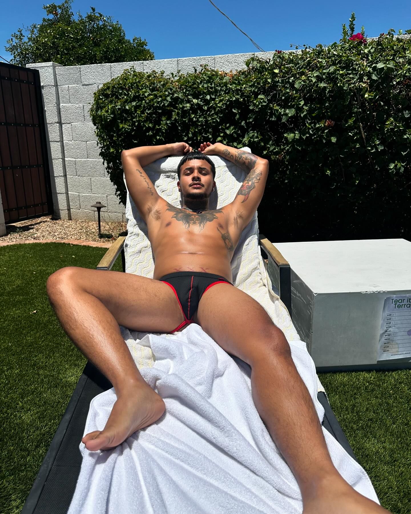 Photo HD Victor Pleases - 3